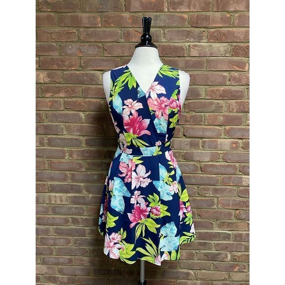 Entro Navy Floral Sleeveless Fit n Flare Dress Size Medium NWT - Picture 2 of 6